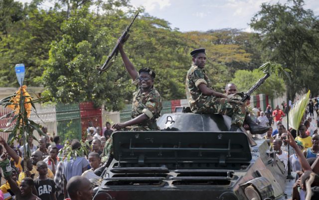 Μπουρούντι: Πραξικόπημα λέει ο Στρατός, «αστείο» απαντά ο πρόεδρος